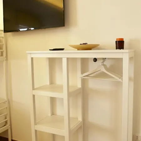 Andolfi 24 4* بومبيي